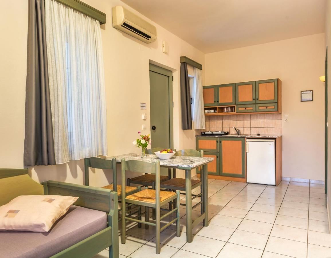 Lotus Hotel Apartments カト・ダラトソ エクステリア 写真