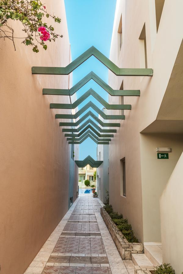 Lotus Hotel Apartments カト・ダラトソ エクステリア 写真