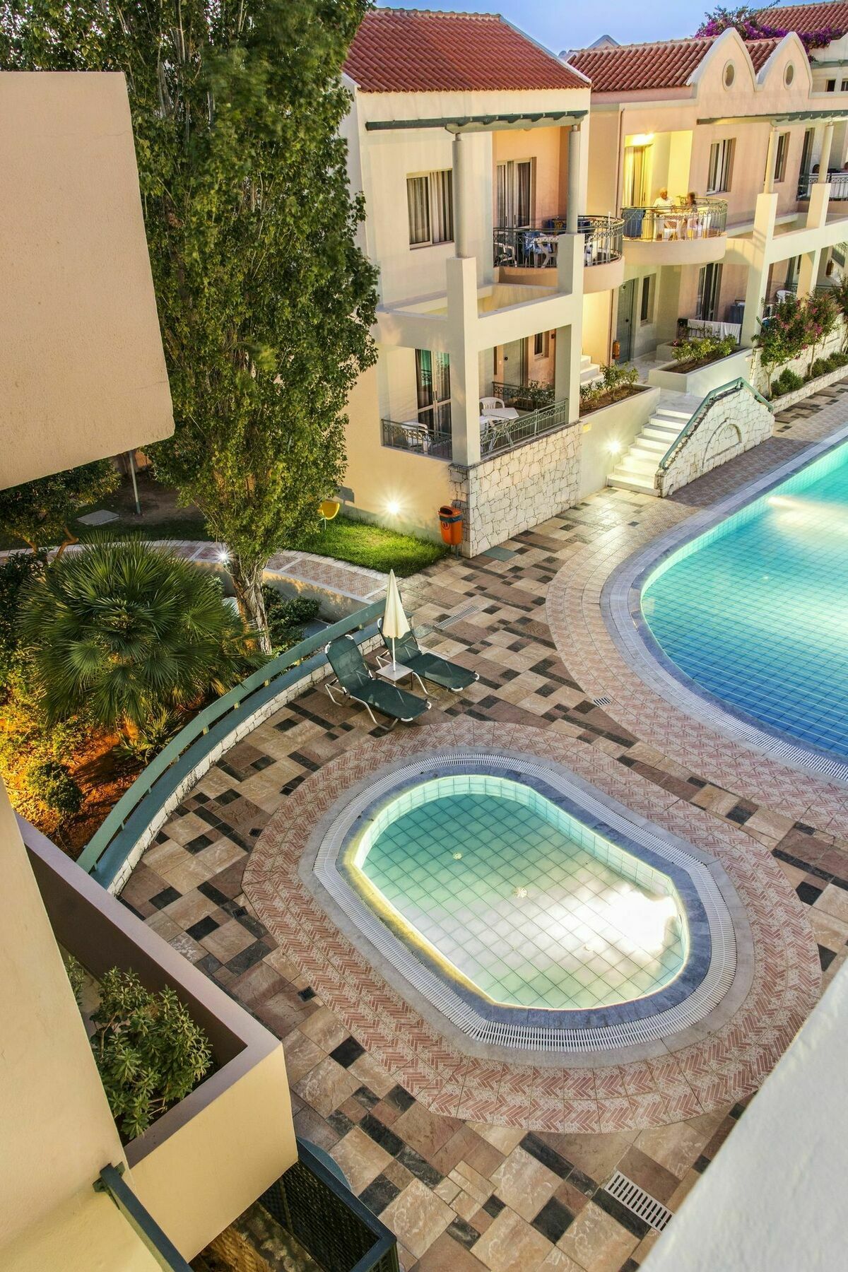Lotus Hotel Apartments カト・ダラトソ エクステリア 写真